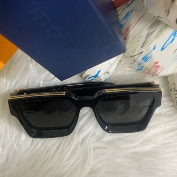 Louis Vuitton 1:1 Millionaires - Picture 2 of 5